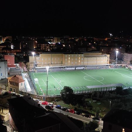 Super Vista Al Grattacielo Di Lavagna Apartment Exterior photo
