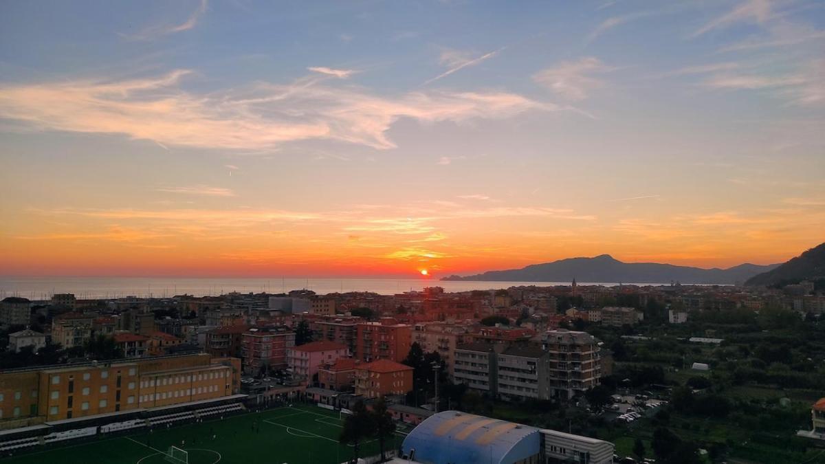 Super Vista Al Grattacielo Di Lavagna Apartment Exterior photo